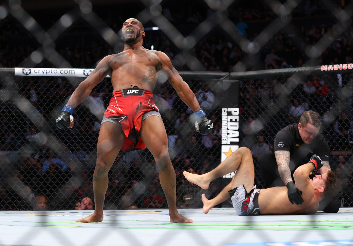 Bobby Green (l.) and Nasrat Haqparast (not pictured) will open Saturday's UFC 271 card. 